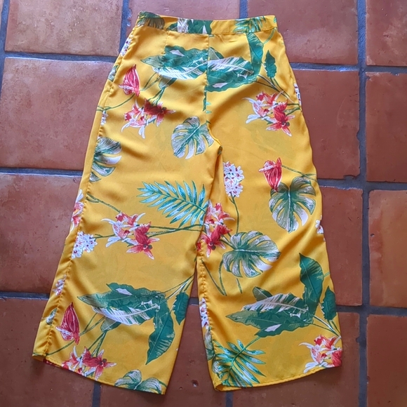 Sweet Wanderer Culottes Wide Leg Capri Yellow Green Orange Tropical Print Medium - Picture 2 of 6